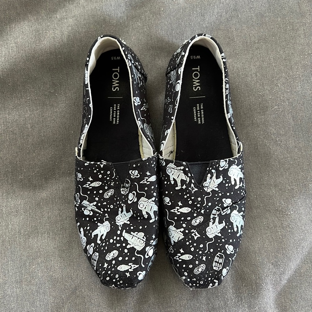 Toms women’s space slide ons limited edition